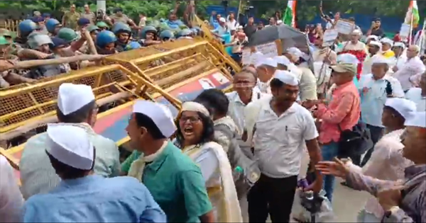 बिहार शिक्षक दिवस प्रदर्शन: बिहार में शिक्षकों का ‘कफन पदयात्रा’ प्रदर्शन, कटोरा लेकर सरकार के खिलाफ उतरे शिक्षक