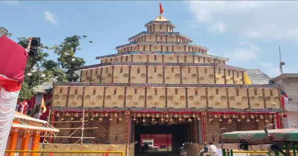 भट्टा दुर्गा बाड़ी पूर्णिया: भट्टा दुर्गा बाड़ी में एक लाख बांस से बना भव्य पंडाल, 110 साल पुरानी बंगाली परंपरा आज भी कायम