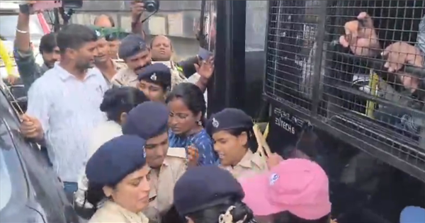 विश्वविद्यालय अधिनियम-2026: पटना में विश्वविद्यालय अधिनियम-2026 के खिलाफ शिक्षकों का प्रदर्शन, लोकभवन मार्च से पहले कई कर्मचारी डिटेन