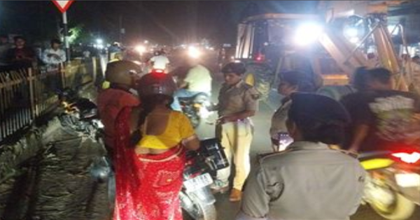 अररिया ट्रैफिक जांच: दुर्गा पूजा से पहले अररिया में ट्रैफिक पुलिस सख्त, वाहन जांच अभियान में नियम तोड़ने वालों पर जुर्माना