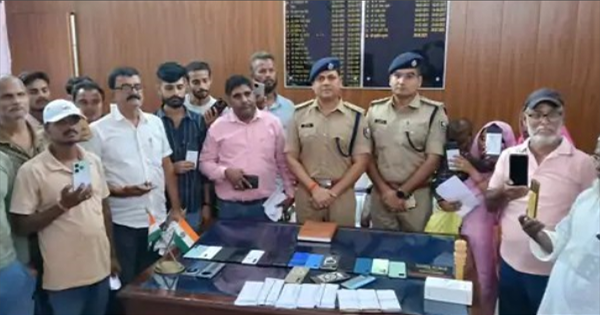 अररिया ऑपरेशन मुस्कान: अररिया पुलिस का ऑपरेशन मुस्कान: 50 लोगों को वापस मिले खोए और चोरी हुए मोबाइल, चेहरों पर लौटी खुशी